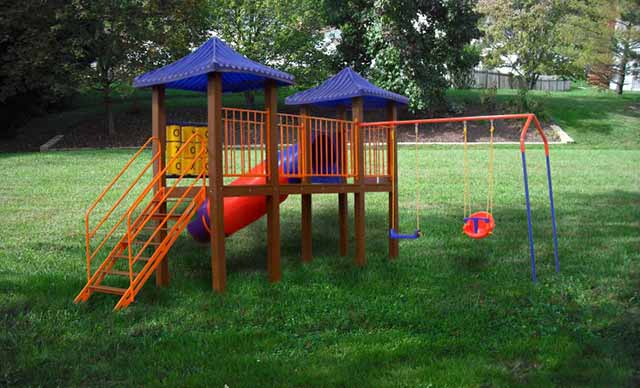 Playground Madeira Pl�stica com 02 Torres 80.20