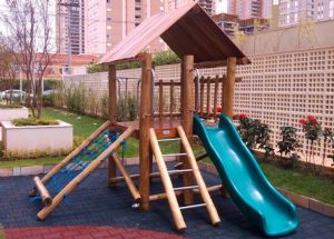 Casinha do Tarzan com Escorregador de Fibra