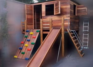 Casinha Suspensa com Rampa