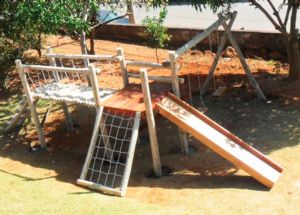 Centro de Atividades Infantil com Balanço para Playground