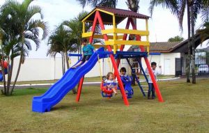 Playground de madeira  Cobertura Total no Deck